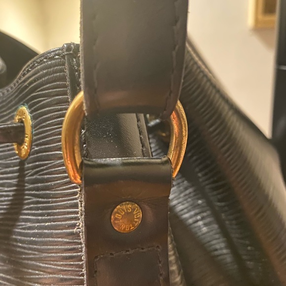 Authentic Vintage Black Epi Leather Drawstring Shoulder Purse - Picture 6 of 15